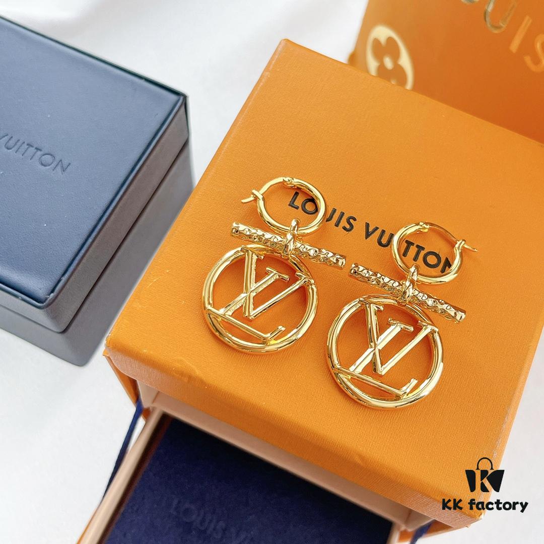 692fd13a99f2d84055c89f21 Lv Louis Vuitton 2022 Spring-Summer New Arrival Retro LV Letter OT Earrings