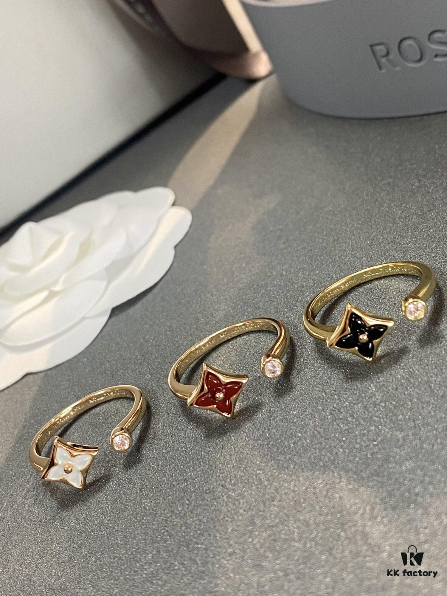 692fd13d99f2d84055c89f23 New Arrival Louis Vuitton LV Mother-of-Pearl Clover Double Flower Ring Set, Minimalist and Elegant Style, Classic Versatile Jewelry, Premium German-Imported V Gold Plated with Thick Gold Coating, Default Rose Gold, Available in Yellow and White Gold