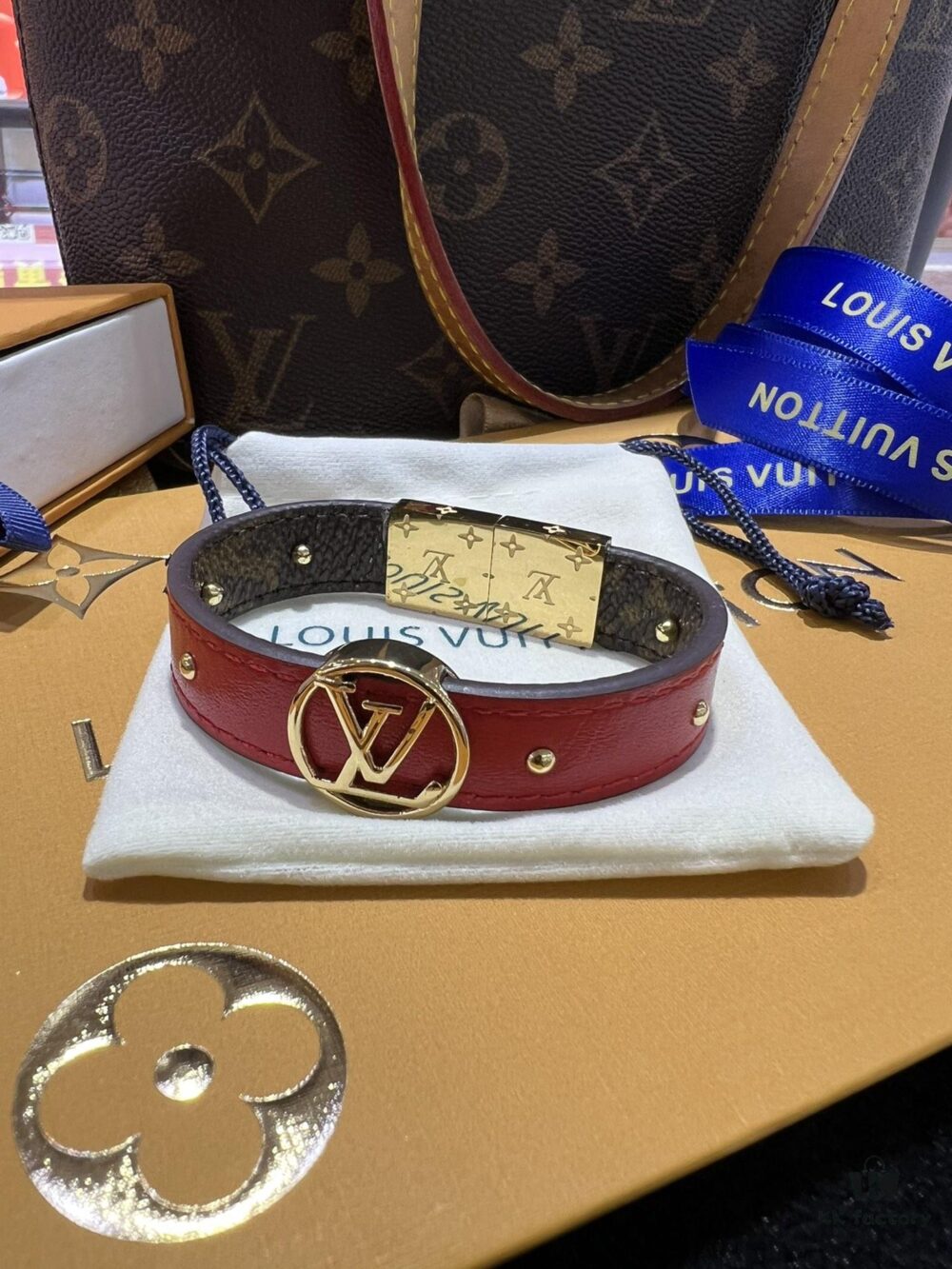 692fd14499f2d84055c89f30 LV Bracelet Collection