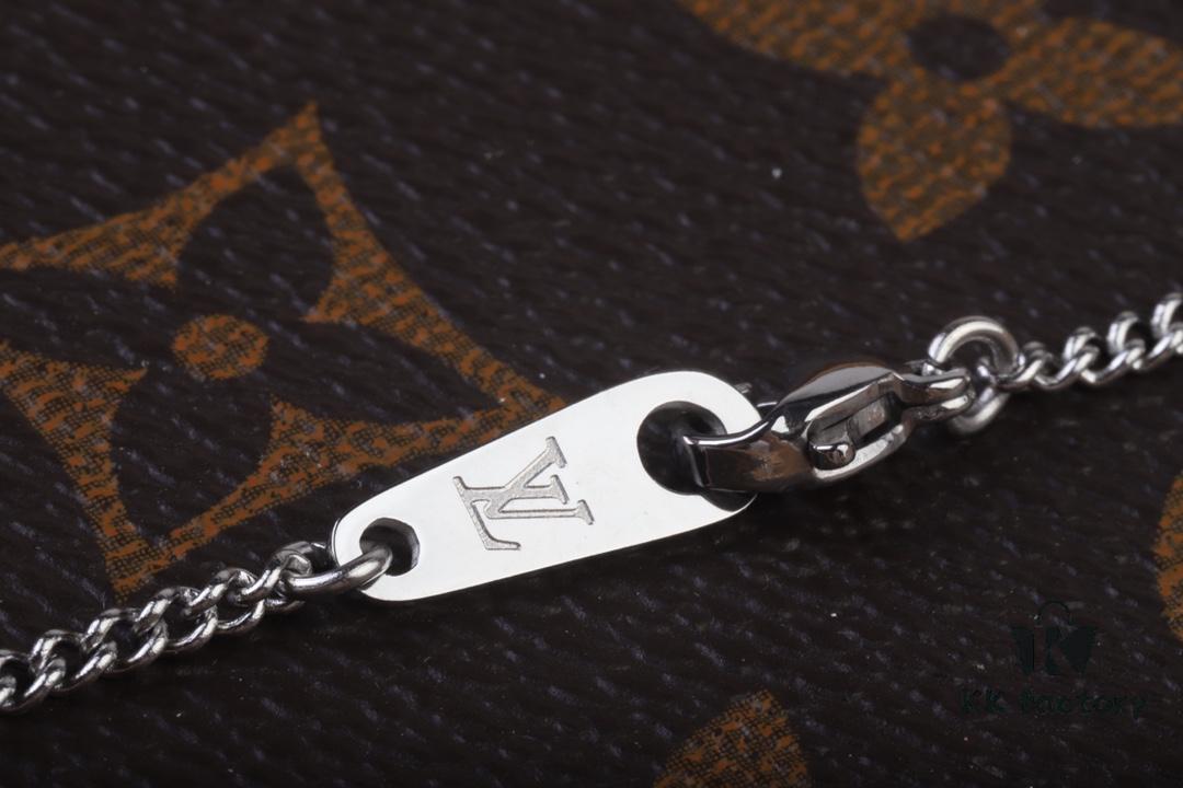 692fd17399f2d84055c89f98 Louis Vuitton Aquatics Enamel Starfish and Turtle Necklace