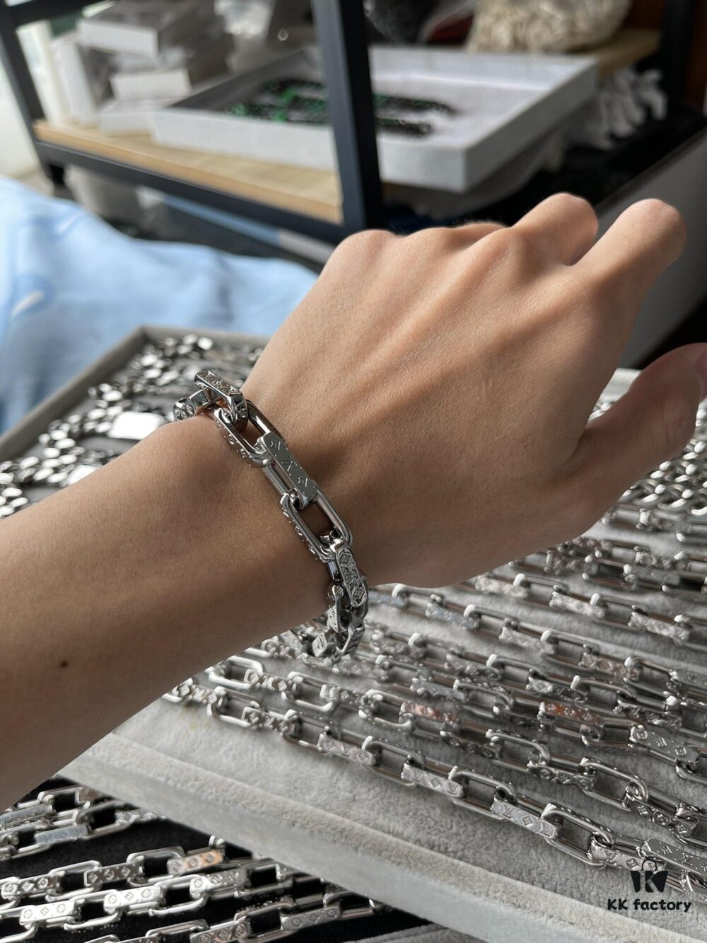 692fd17599f2d84055c89f9a LV Chain Cuban Bracelet In Stock