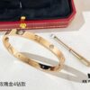 Available in three colors: gold, rose gold, and silver; two options: with or without diamonds; six sizes: 16, 17, 18, 19, 20, 21
