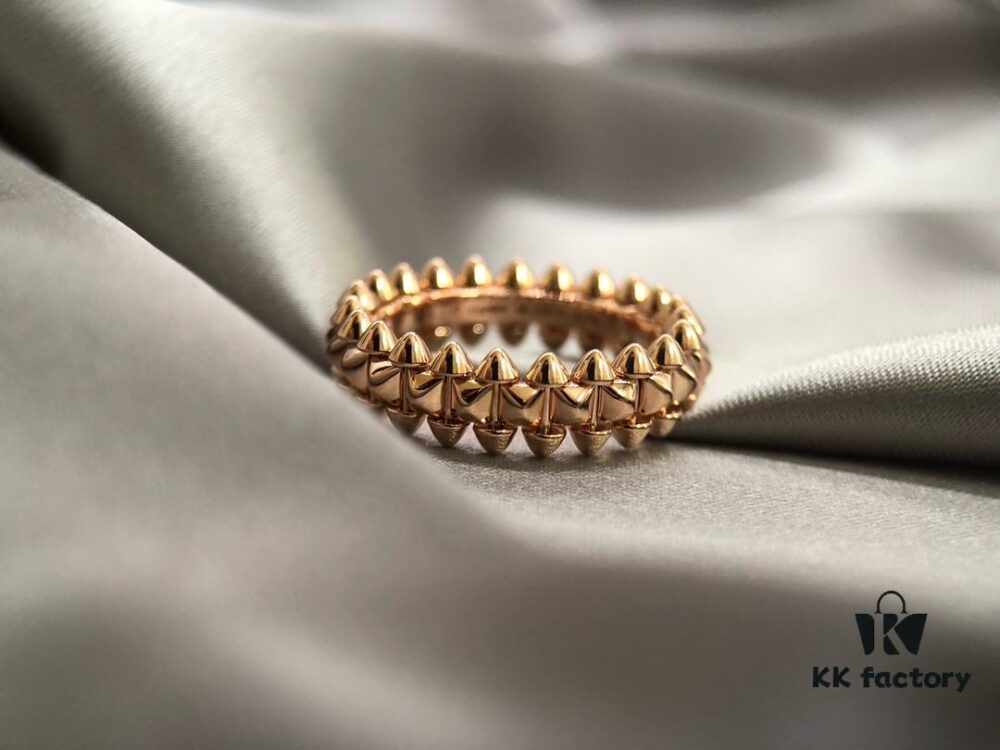 692fd23099f2d84055c8a173 Cartier This ring features a highly neutral design with a slightly bold aesthetic. As soon as this new arrival was released, it instantly captivated attention. Breaking away from traditional geometric shapes, this collection showcases exquisite and sophisticated jewelry craftsmanship. Upon closer inspection, light plays beautifully among the various stud and rivet elements—an impeccable precision that commands admiration. Despite the sharp, edgy appearance of the rivets, the ring is surprisingly smooth and comfortable to wear—truly delivering an exceptional wearing experience without scratching the skin. Each tiny rivet can even rotate independently. Crafted from V-gold material with 1-micron thick gold plating for superior color retention
