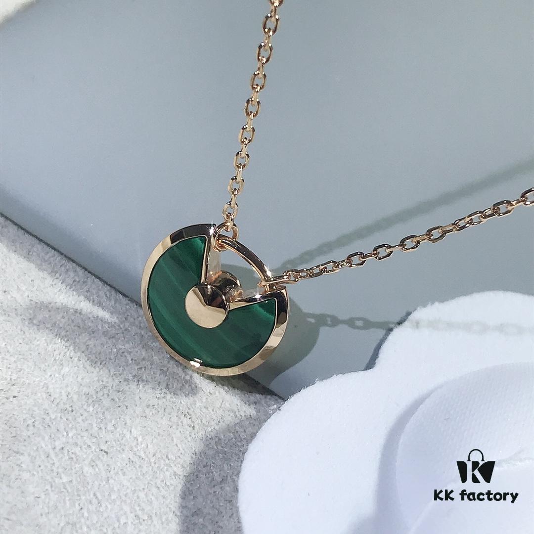 692fd27299f2d84055c8a1f9 Carter Amulette Pendant Necklace - Malachite (Good Luck Charm)