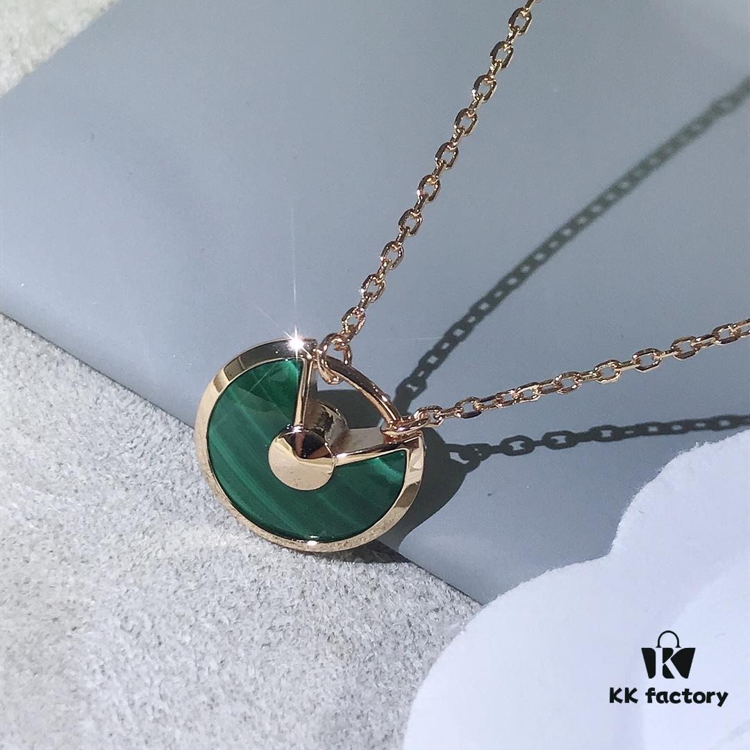 692fd27599f2d84055c8a1fb Carter Amulette Pendant Necklace - Malachite (Good Luck Charm)