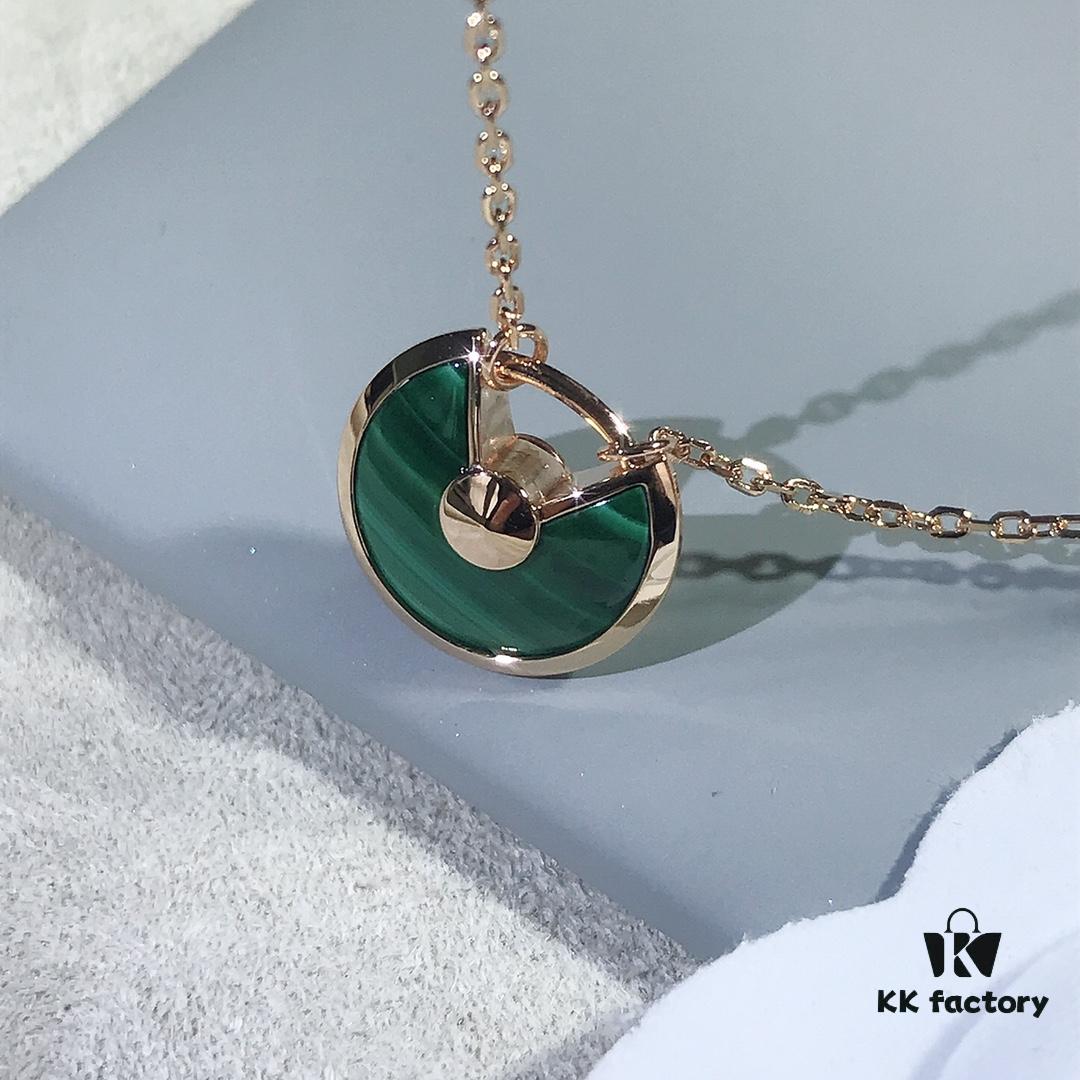 692fd27599f2d84055c8a1fd Carter Amulette Pendant Necklace - Malachite (Good Luck Charm)
