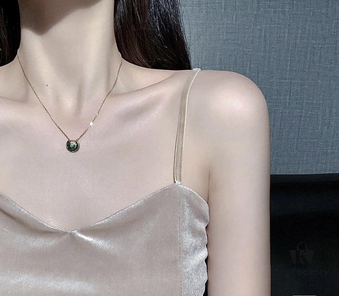 692fd27699f2d84055c8a200 Carter Amulette Pendant Necklace - Malachite (Good Luck Charm)