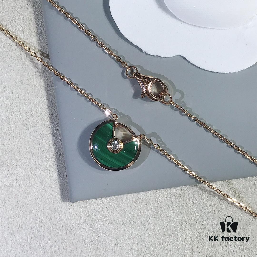 692fd27a99f2d84055c8a205 Carter Amulette Pendant Necklace - Malachite (Good Luck Charm)