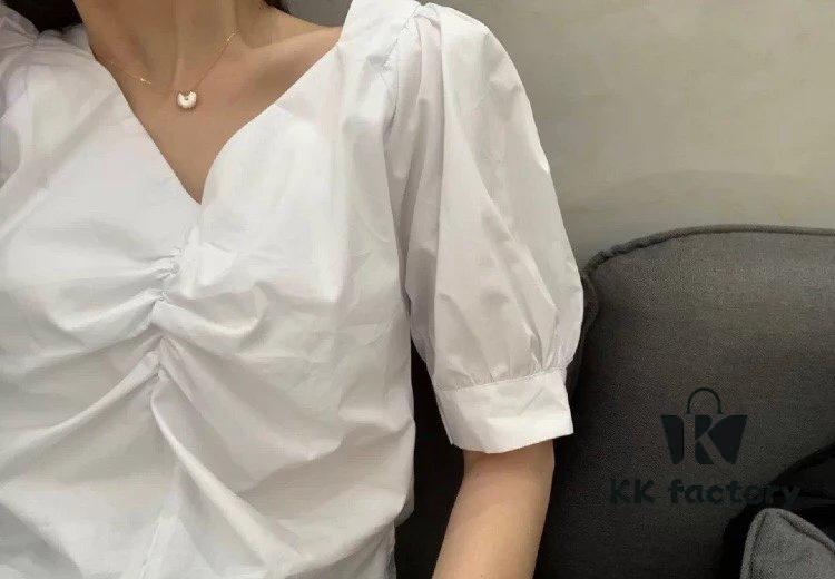Wearing it in summer brings a naturally soft and refreshing vibe, perfectly complementing the skin tone — truly a divine everyday accessory!