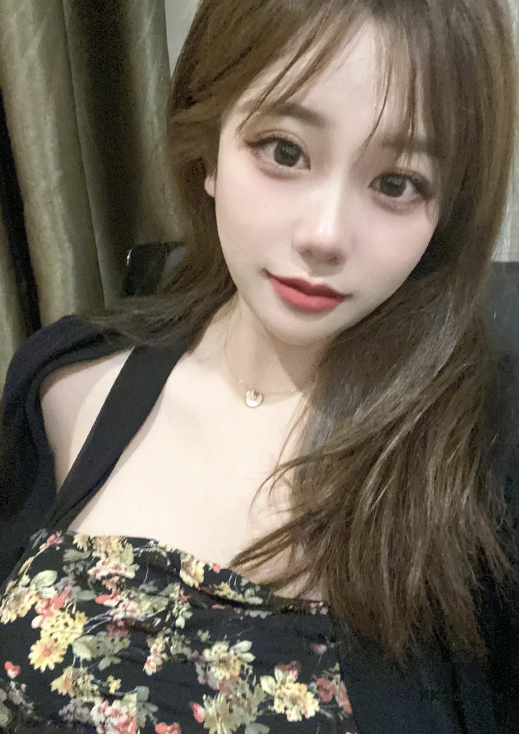 692fd36e99f2d84055c8a393 Elegant and Simple Collarbone Chain – A Timeless Accessory That Appeals to Every Woman