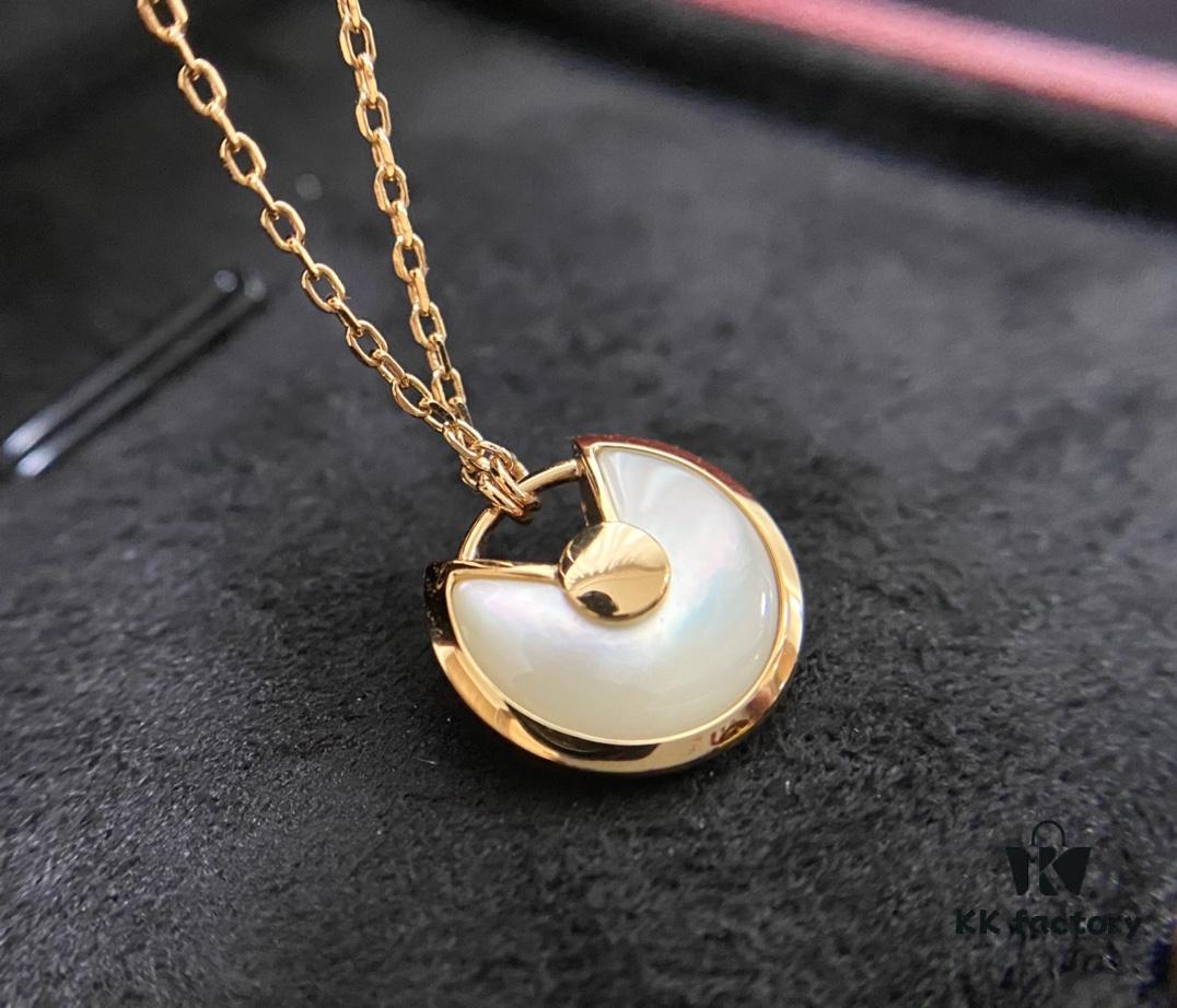692fd38999f2d84055c8a3c3 Experience the Details Under a Magnifying Glass: The White Is White Mother-of-Pearl, Symbolizing Protection