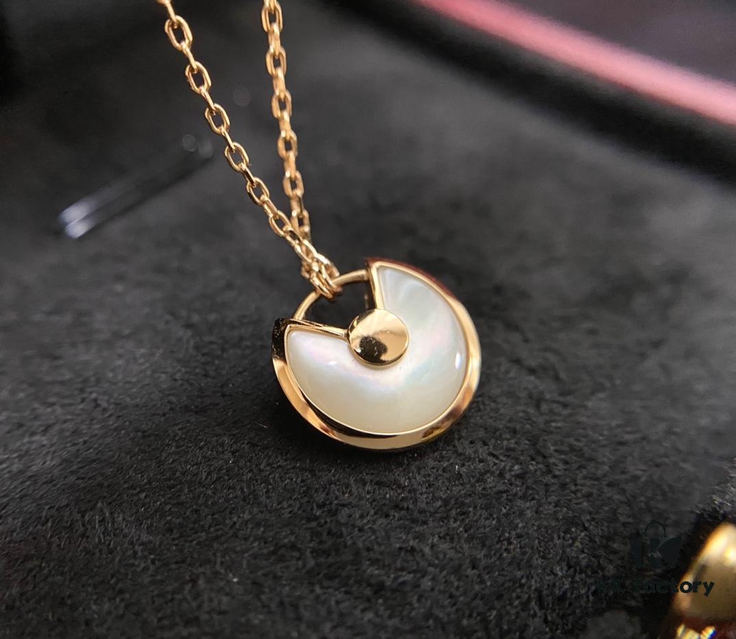 692fd38999f2d84055c8a3c4 Experience the Details Under a Magnifying Glass: The White Is White Mother-of-Pearl, Symbolizing Protection