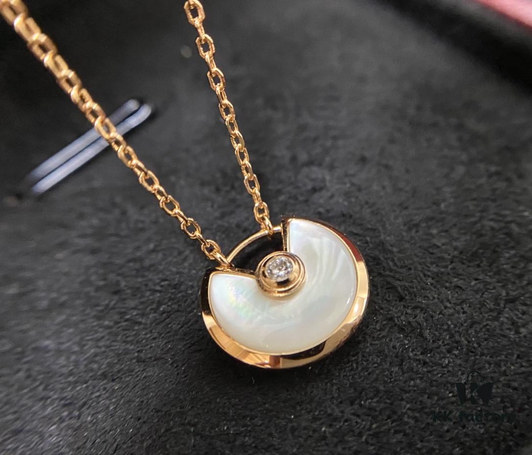692fd38999f2d84055c8a3c6 Experience the Details Under a Magnifying Glass: The White Is White Mother-of-Pearl, Symbolizing Protection