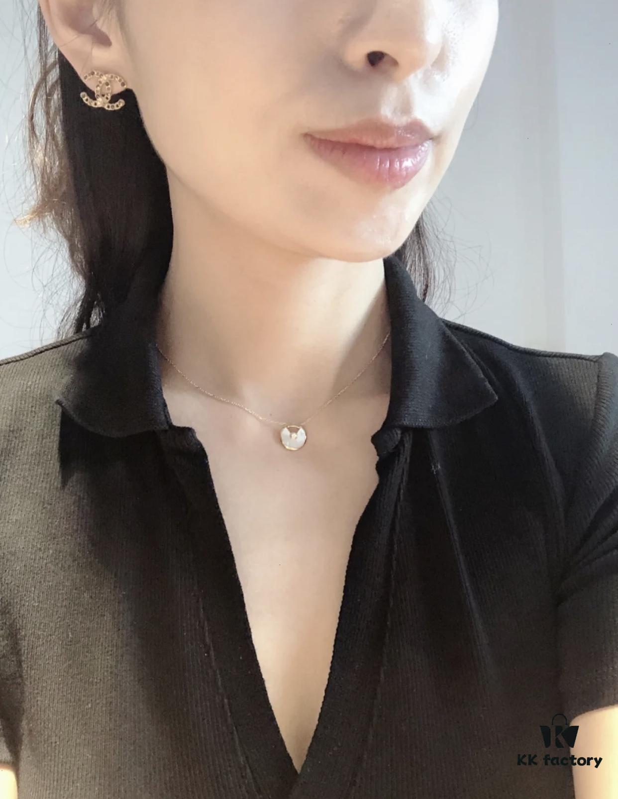 692fd39d99f2d84055c8a3e5 Classic Amulet Necklace, a Timeless Piece I've Worn for Four Years – Effortlessly Matches Any Style