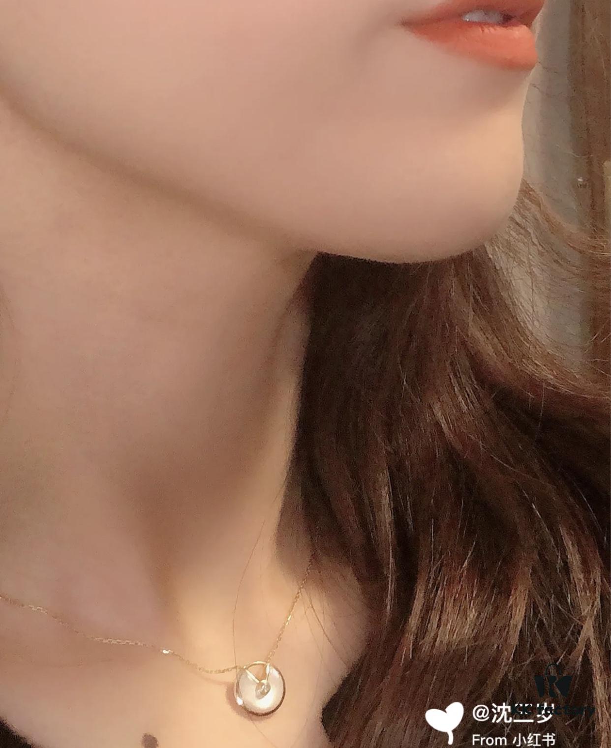 692fd39f99f2d84055c8a3e9 Classic Amulet Necklace, a Timeless Piece I've Worn for Four Years – Effortlessly Matches Any Style