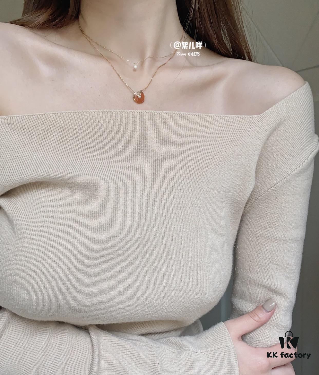 692fd3a299f2d84055c8a3ed Classic Internet-Famous Style Adored by Celebrities and Influencers