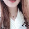 Sparkling and adorable, with a minimalist design that exudes an ethereal charm! Especially complements V-neck outfits by beautifully accentuating the collarbone lines 😘