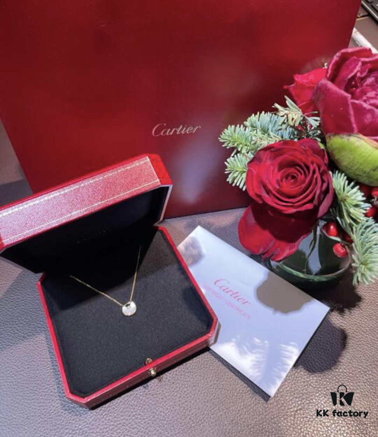 692fd3a899f2d84055c8a3fa Two colors arranged today, red represents health, white represents protection, a destined connection at first sight, with each piece carrying such beautiful meaning. Owning it is like possessing supernatural magic, ensuring you won't want to take it off once worn.