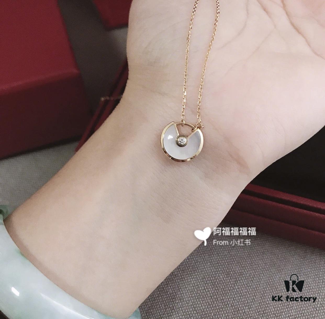 692fd3af99f2d84055c8a40a Two colors arranged today, red represents health, white represents protection, a destined connection at first sight, with each piece carrying such beautiful meaning. Owning it is like possessing supernatural magic, ensuring you won't want to take it off once worn.