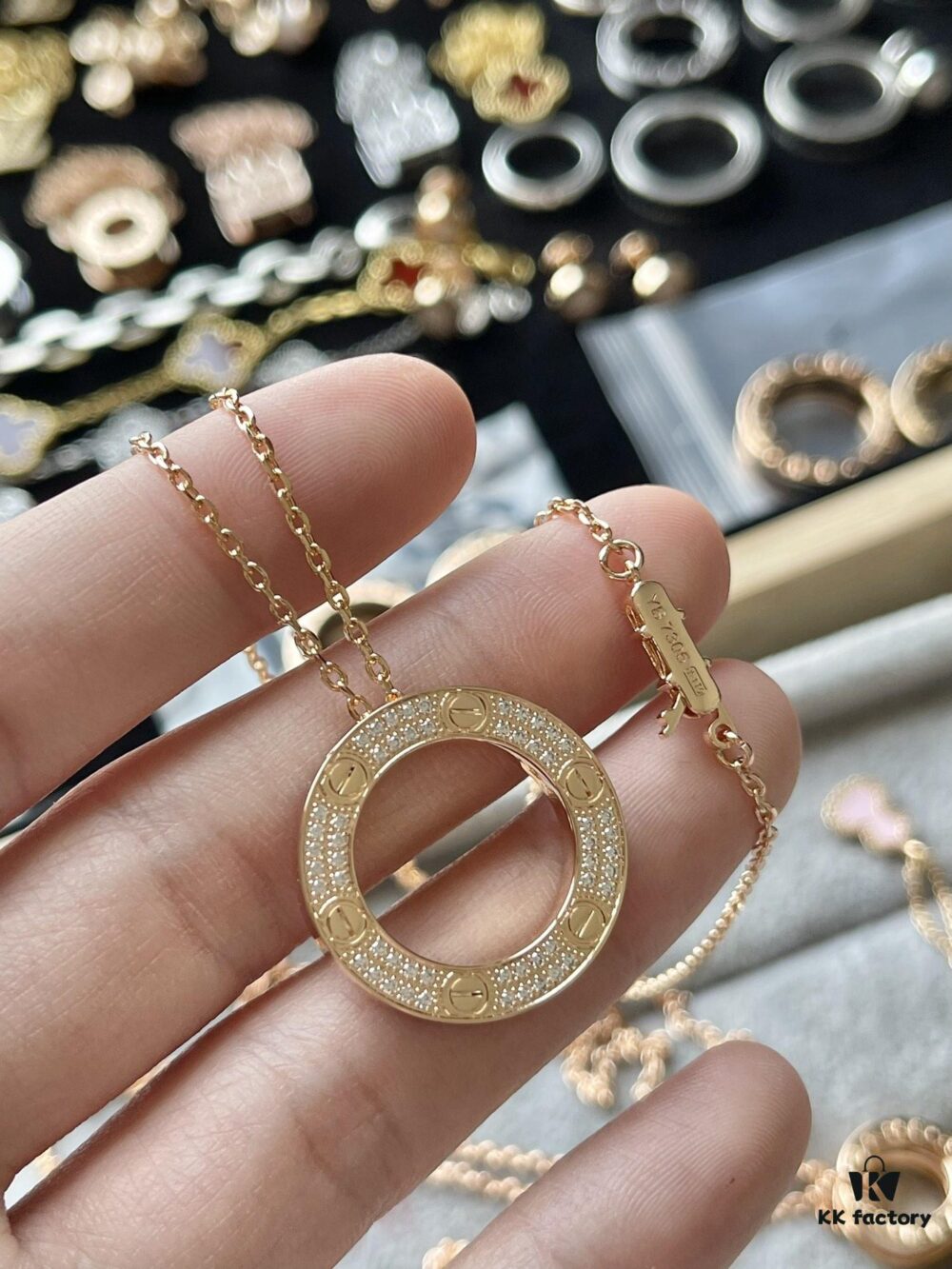 692fd52499f2d84055c8a642 Cartier V Gold Version Large Round Necklace