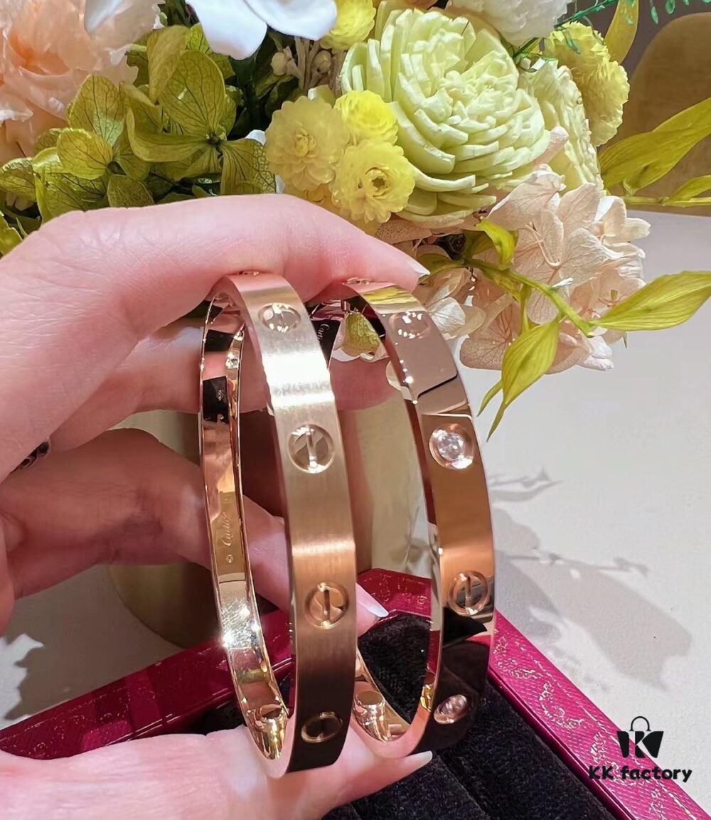 692fd53199f2d84055c8a659 Cartier New Arrival | Love Matte Frosted Bracelet Compared with the Glossy Version