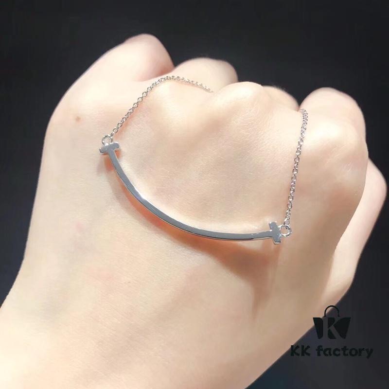 High-End Item! Tiffany Small Smiley Polished Necklace