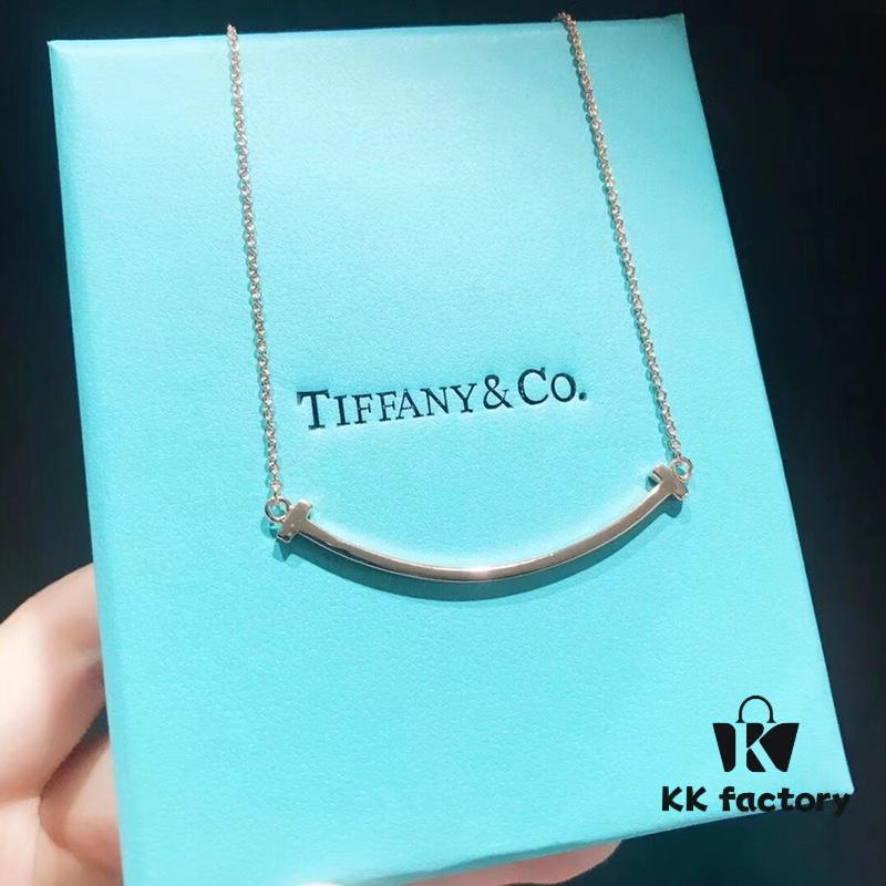 692fd55399f2d84055c8a699 High-End Item! Tiffany Small Smiley Polished Necklace