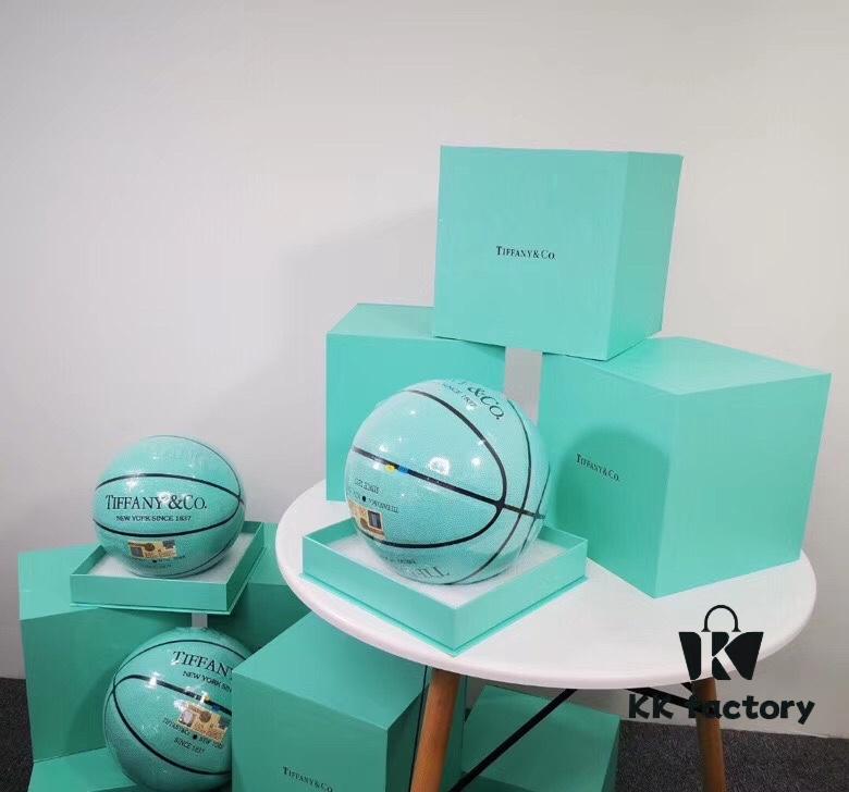 692fd57299f2d84055c8a6ea Tiffany x Spalding Limited Edition NBA Size 7 Basketball - Luxury Gift Boxed Set