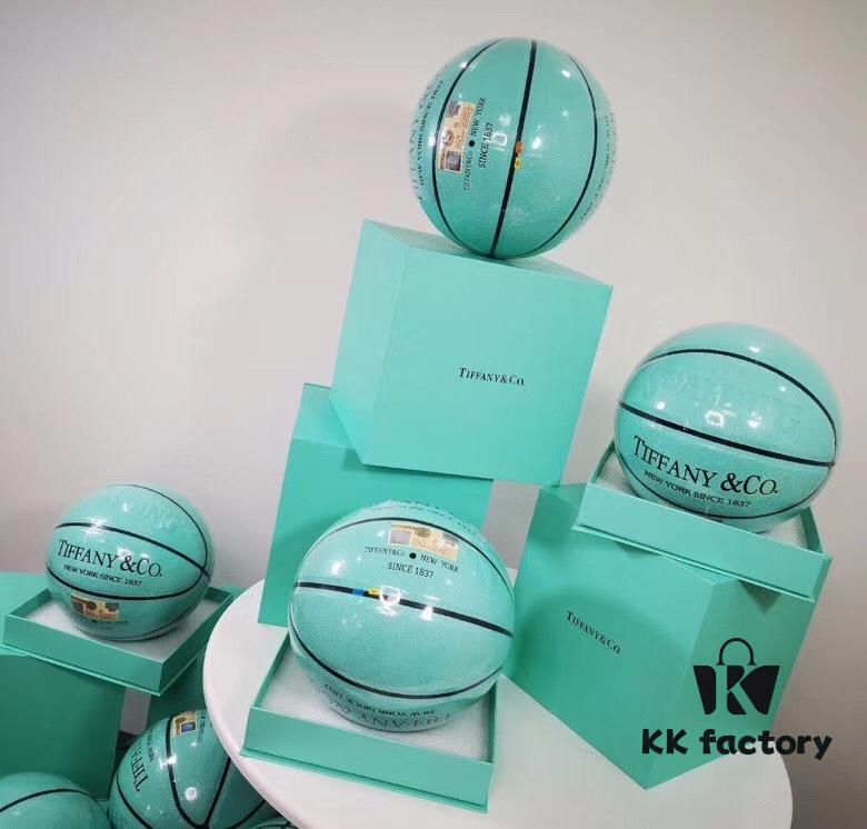 692fd57399f2d84055c8a6ec Tiffany x Spalding Limited Edition NBA Size 7 Basketball - Luxury Gift Boxed Set