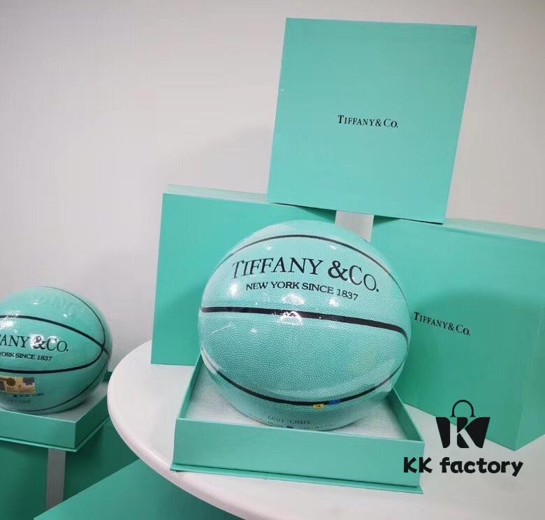 692fd57499f2d84055c8a6f0 Tiffany x Spalding Limited Edition NBA Size 7 Basketball - Luxury Gift Boxed Set