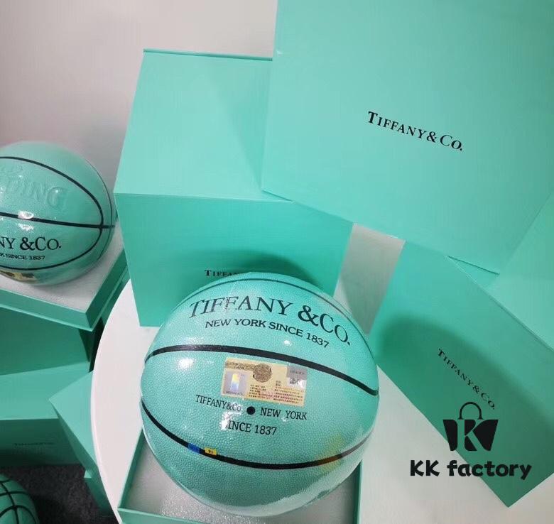 692fd57499f2d84055c8a6f1 Tiffany x Spalding Limited Edition NBA Size 7 Basketball - Luxury Gift Boxed Set