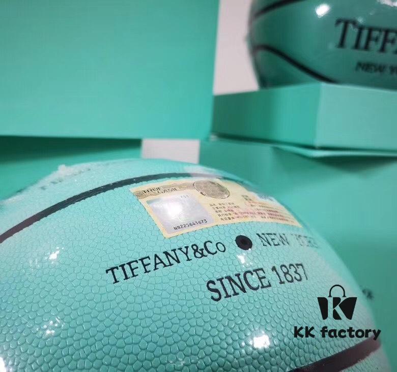 692fd57799f2d84055c8a6f5 Tiffany x Spalding Limited Edition NBA Size 7 Basketball - Luxury Gift Boxed Set