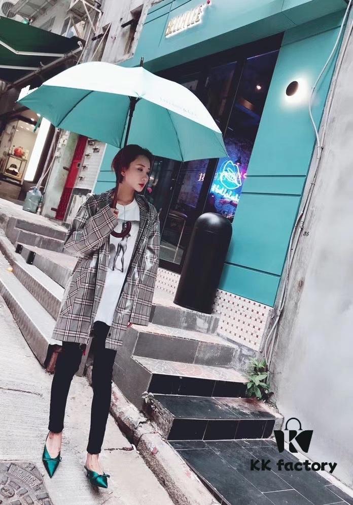 It's Tiffany Blue, a Unique Umbrella ☔️