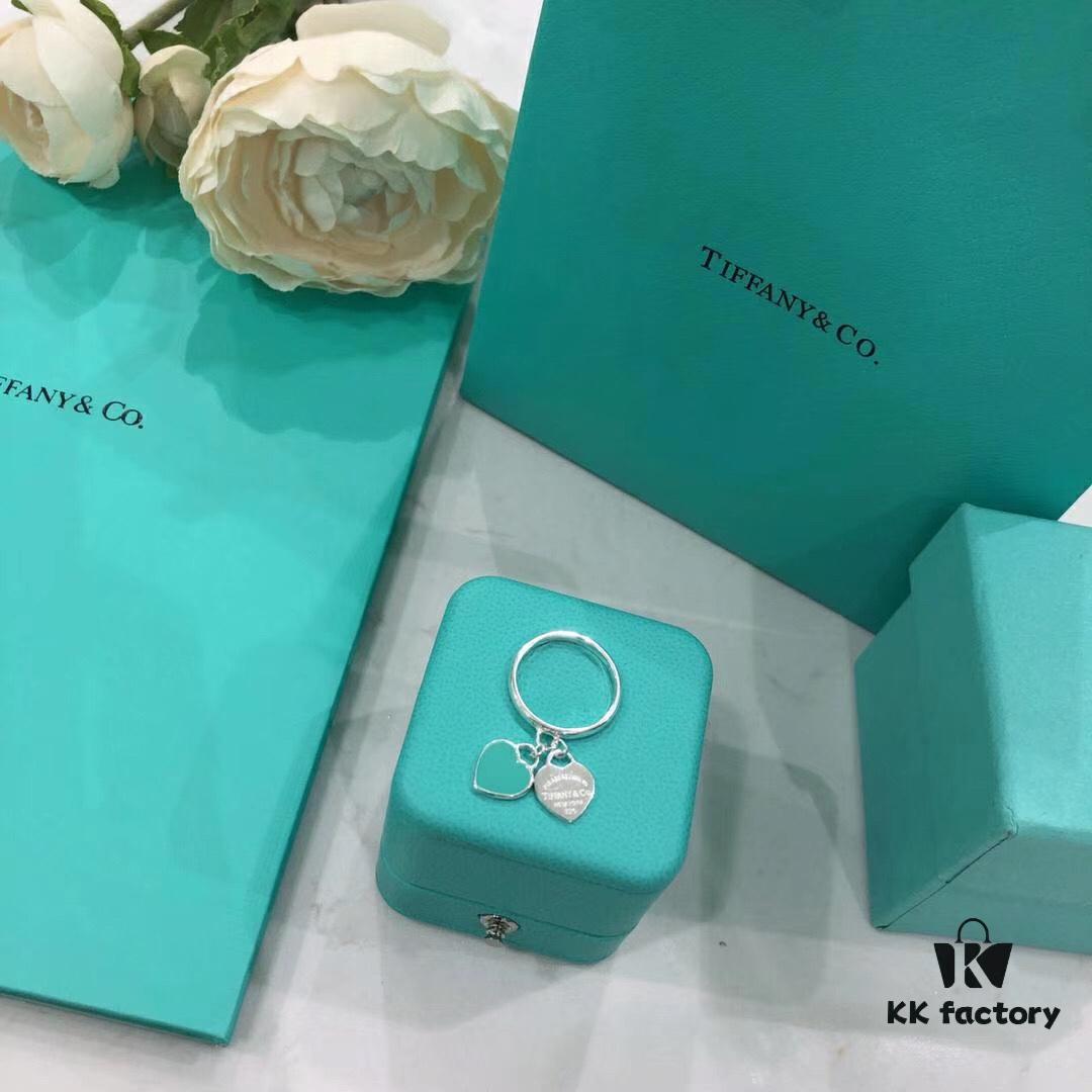 692fd5fb99f2d84055c8a80a Tiffany & Co. Classic Enamel Green Heart Accent Ring 💍