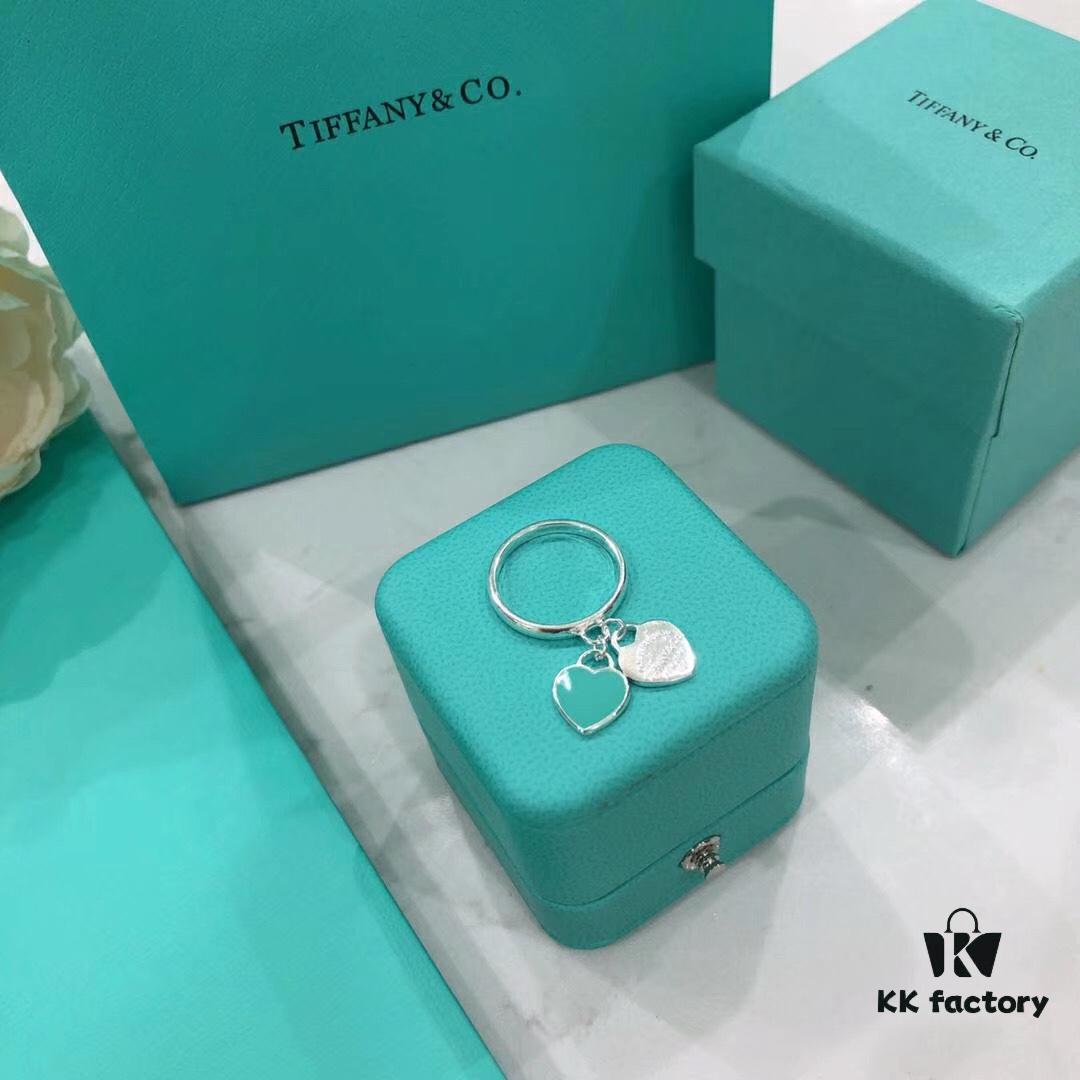 692fd5fc99f2d84055c8a80d Tiffany & Co. Classic Enamel Green Heart Accent Ring 💍