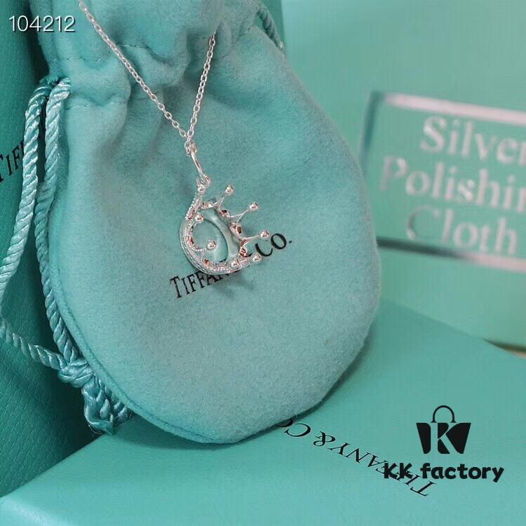Tiffany & Co. Classic Crown Necklace, Simple and Timeless Design, Authentic Style, Versatile Match, Made from S925 Sterling Silver