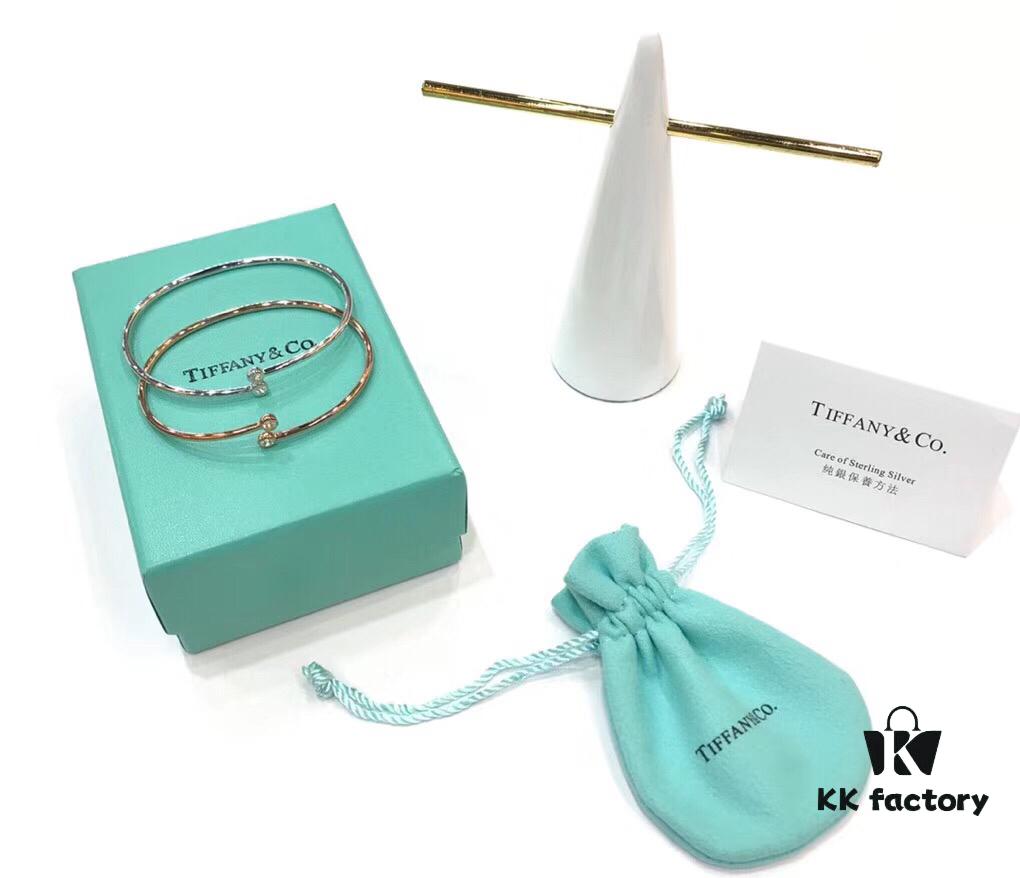 692fd63d99f2d84055c8a898 Tiffany & Co. Elsa Peretti Loop Bangle with Diamonds