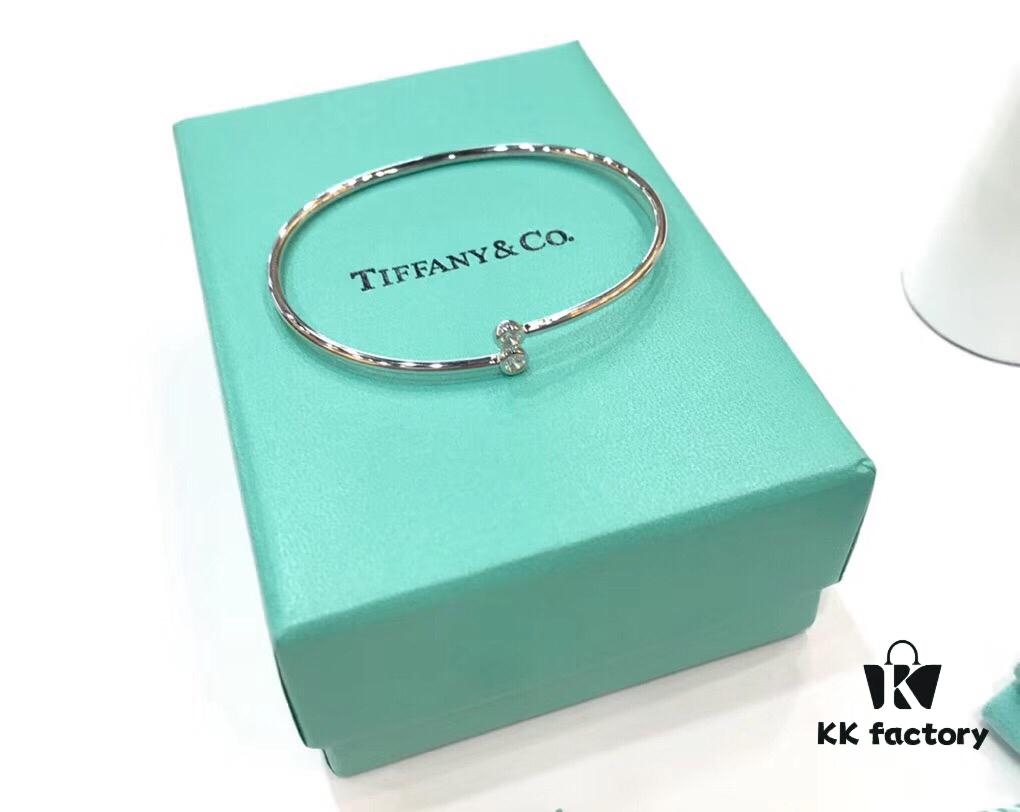 692fd63f99f2d84055c8a89c Tiffany & Co. Elsa Peretti Loop Bangle with Diamonds