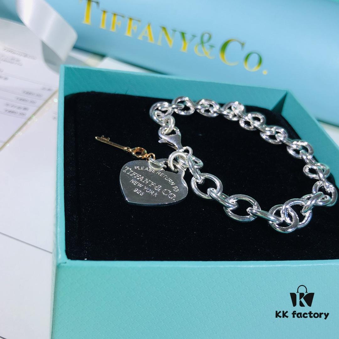 692fd65e99f2d84055c8a8e0 Tiffany Heart-shaped Thick Chain Bracelet with Pin Buckle, High-Definition Engraving Inside and Out, Authentic Detailing
