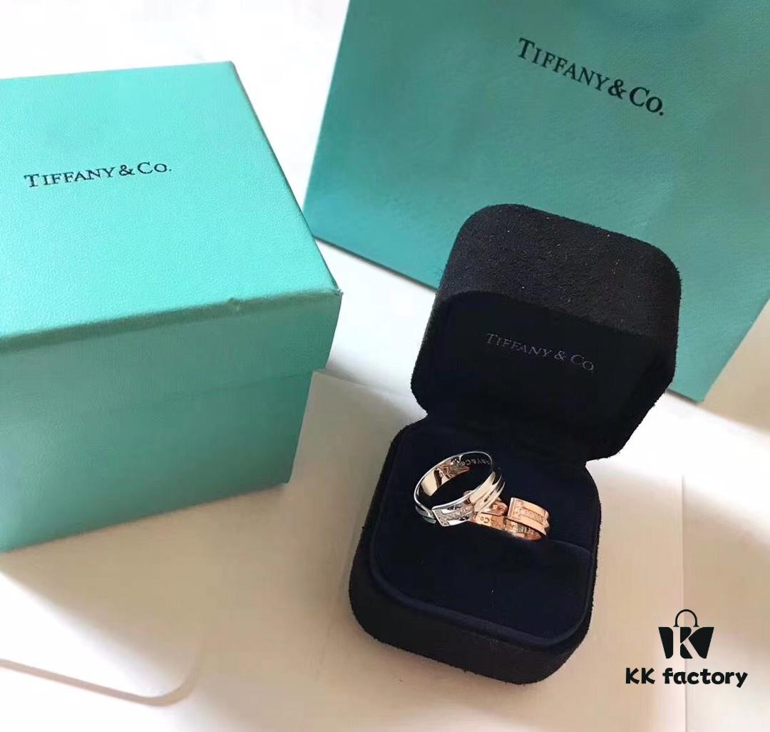 Tiffany & Co. Modern Keys Collection New Single T Smooth Asymmetrical Open Ring