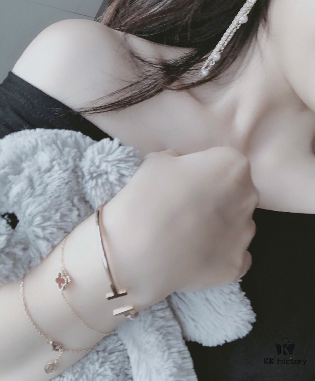 Tiffany & Co. Classic T Collection Smooth Double T Bracelet
