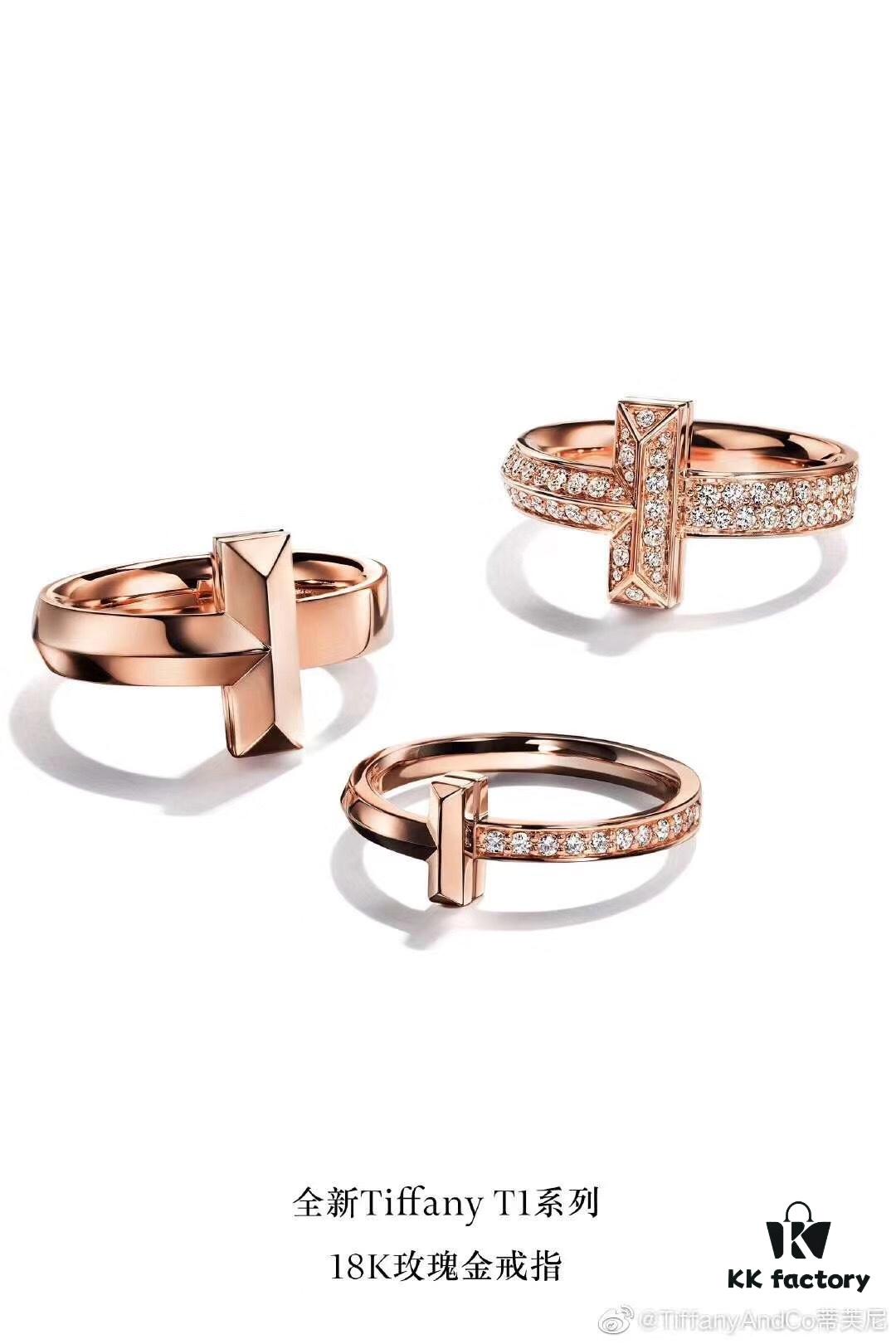 This year's must-have blockbuster ring – Tiffany & Co.'s brand-new T1 half-diamond ring with micro-pavé setting, more three-dimensional and textured than the previous version, exuding a whole new level of beauty in rose gold and white gold.