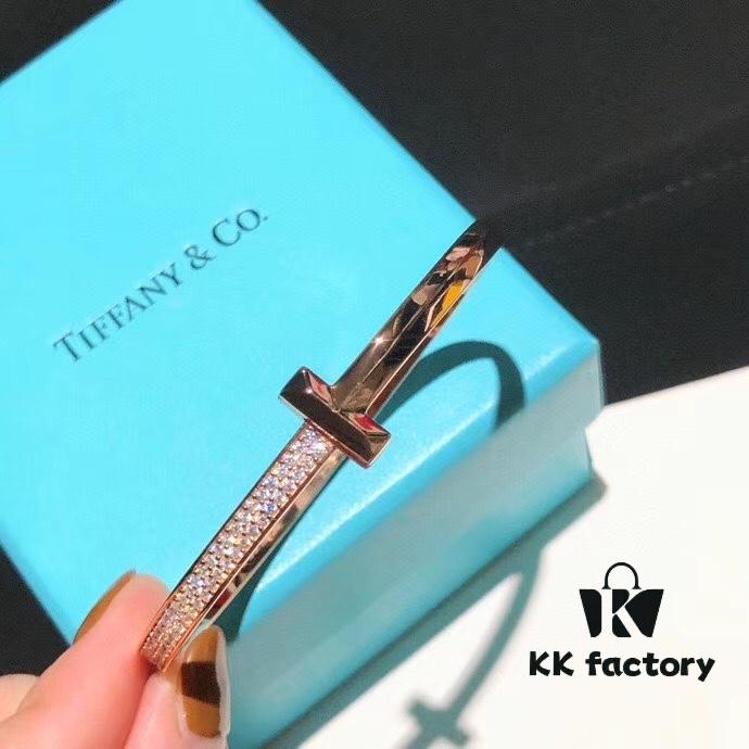 692fd6e799f2d84055c8aa09 Tiffany 2020 T1 Collection Wide Half-Diamond Bracelet Exclusive Launch High-End Custom Goddess Style Elegant and Refined Design Exuding Subtle Confidence