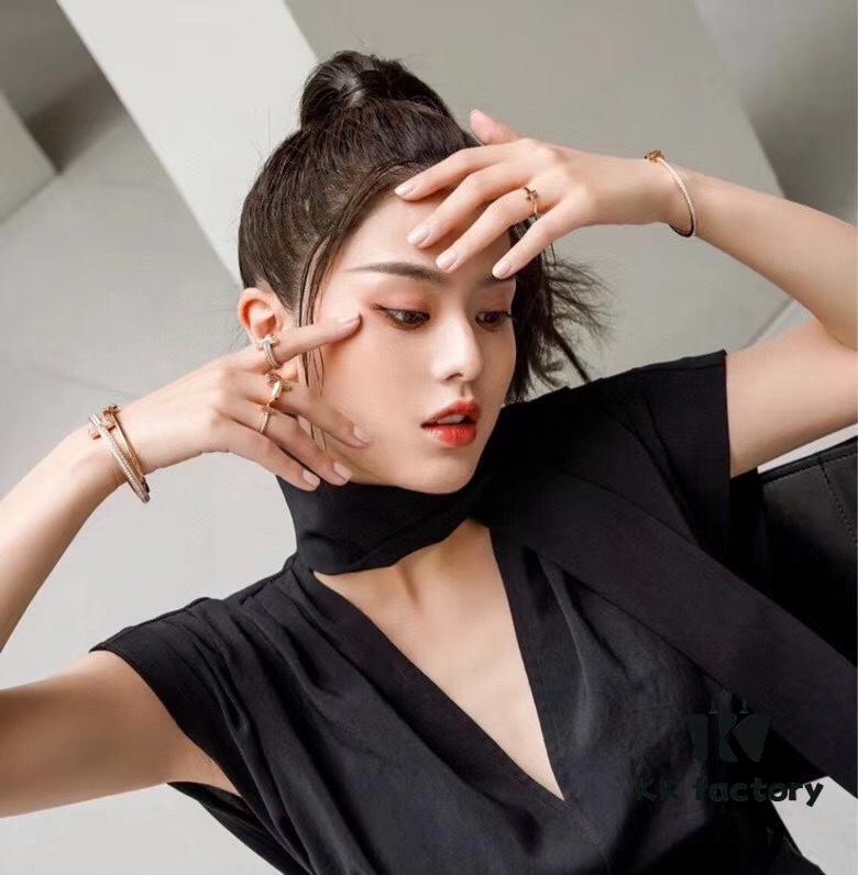 692fd6e799f2d84055c8aa0a Tiffany 2020 T1 Collection Wide Half-Diamond Bracelet Exclusive Launch High-End Custom Goddess Style Elegant and Refined Design Exuding Subtle Confidence