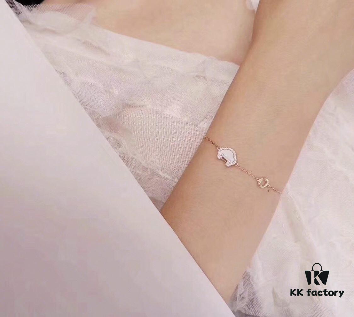 692fd71699f2d84055c8aa69 Qeelin Yu Yi Collection Ruyi Double Diamond Lock Necklace
