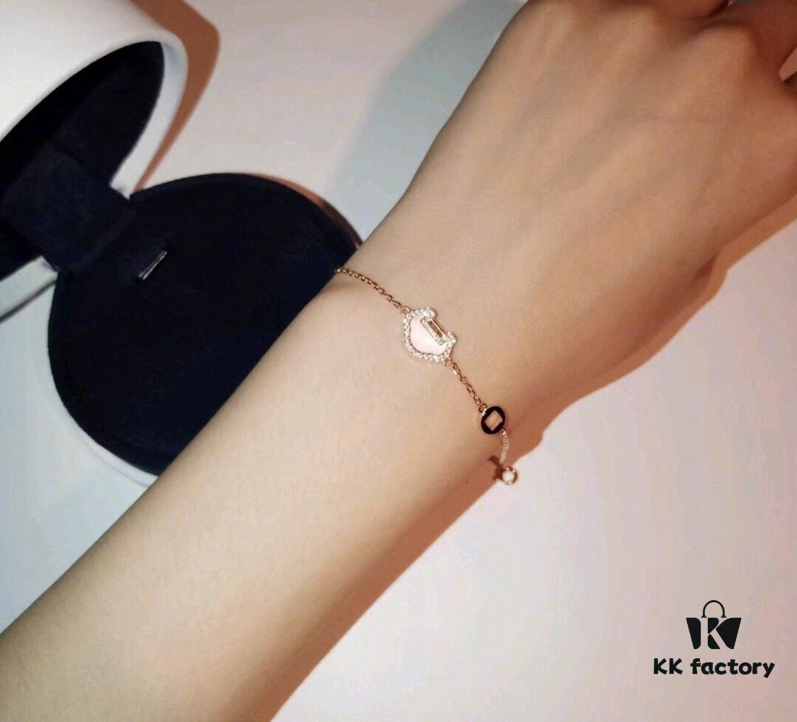 692fd71699f2d84055c8aa6c Qeelin Yu Yi Collection Ruyi Double Diamond Lock Necklace