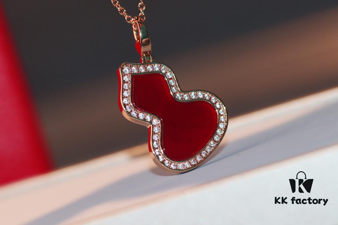692fd7aa99f2d84055c8ab53 Kirin Gourd Necklace with Detachable Pendant, Natural Carnelian and Jade Options, Diamond-Encrusted Mini Gourd Charm on Chunky Chain