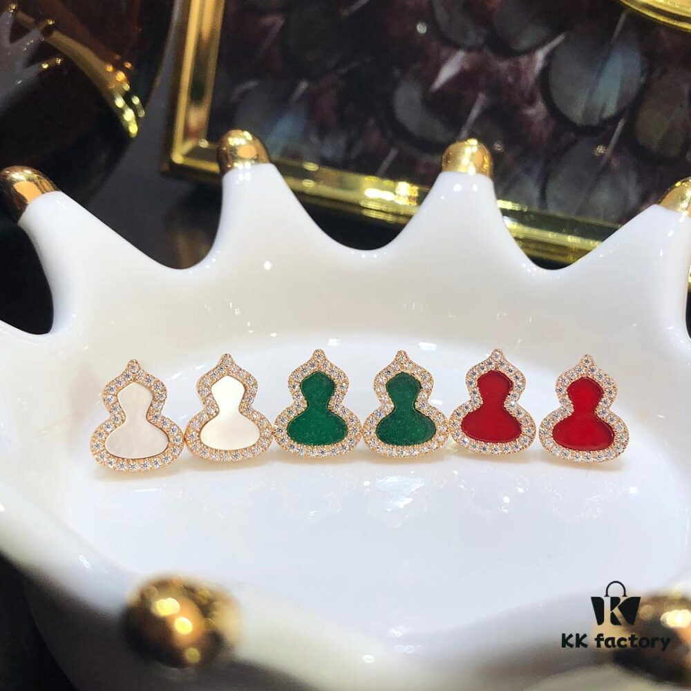 Gourd Green Jadeite, Green Agate, White Mother-of-Pearl Stud Earrings