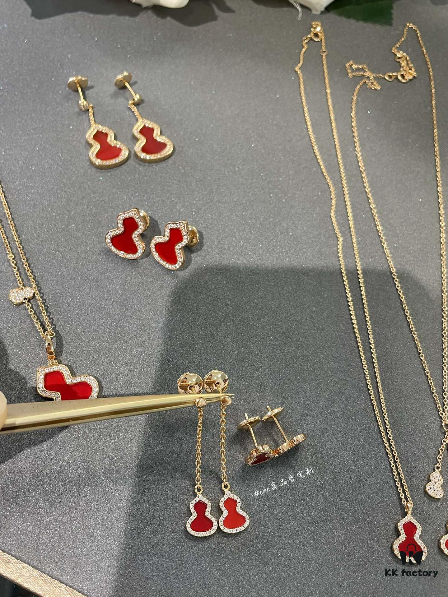 692fd81199f2d84055c8abf5 Casual Snap of a Red Qeelin Gourd Pendant ❤