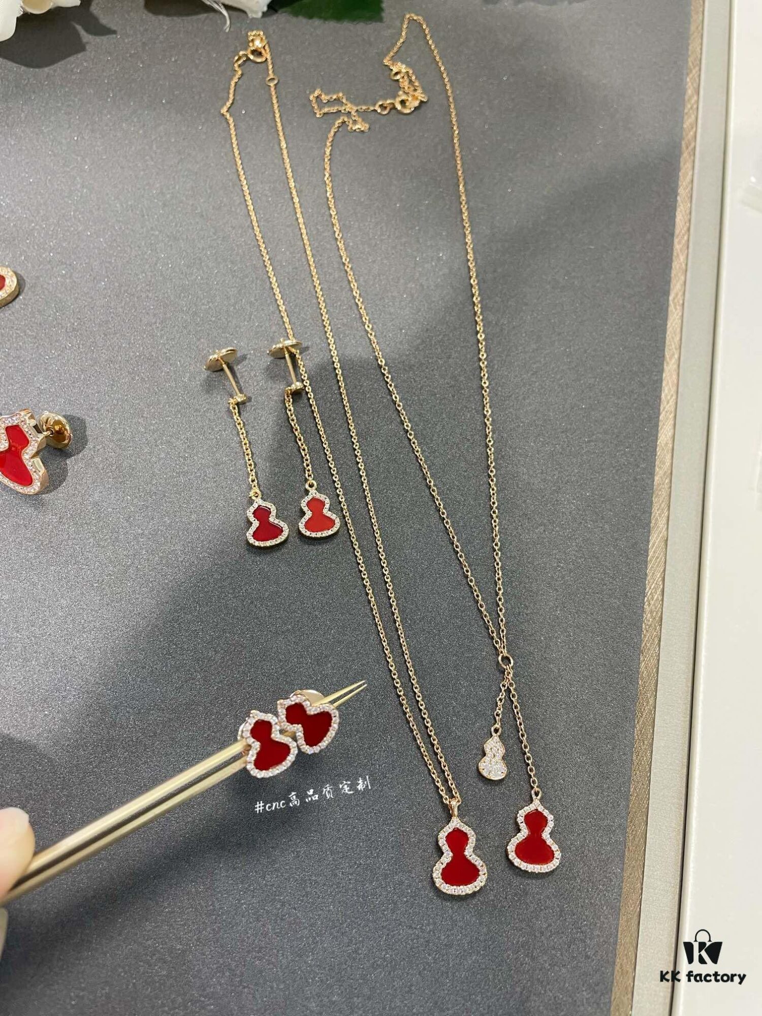 692fd81299f2d84055c8abf7 Casual Snap of a Red Qeelin Gourd Pendant ❤